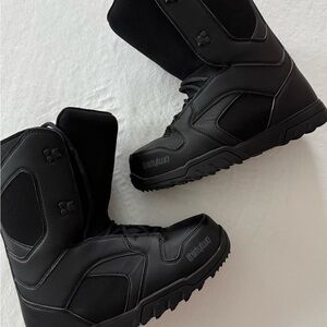 Black Thirty Two Snowboard Boots